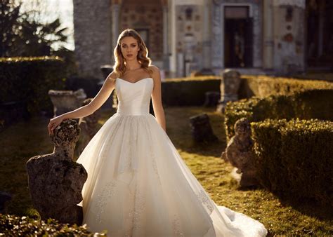 Wedding Dresses for the Elegant and Sophisticated Bride .